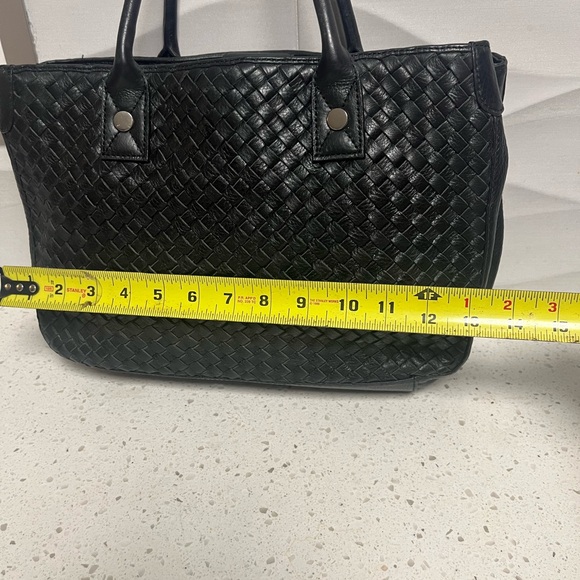 Valerie Stevens Black Woven Shoulder Bag - Picture 3 of 7